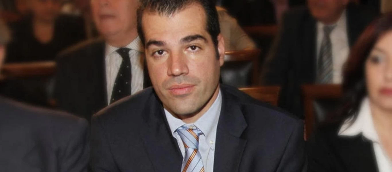 Ο Θ.Πλεύρης «στήνει στον τοίχο» τον πατέρα του - «Η υποβολή αιτήματος εξαίρεσης σε δικαστές εκθέτει όποιον την υποβάλει»